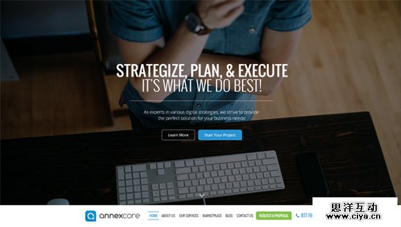 高大上！一组工作台背景的网站设计欣赏