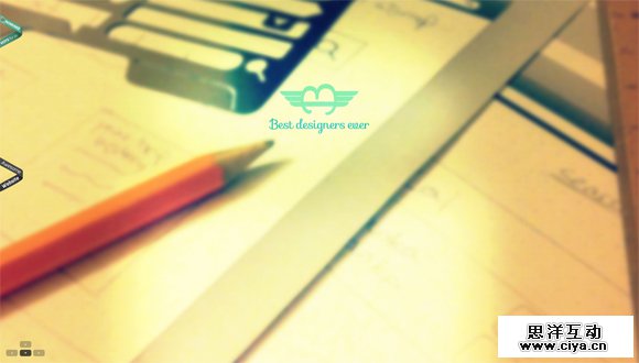 高大上！一组工作台背景的网站设计欣赏