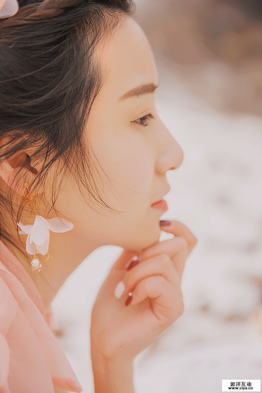 查看《The snow girl》原图，原图尺寸：840x1260