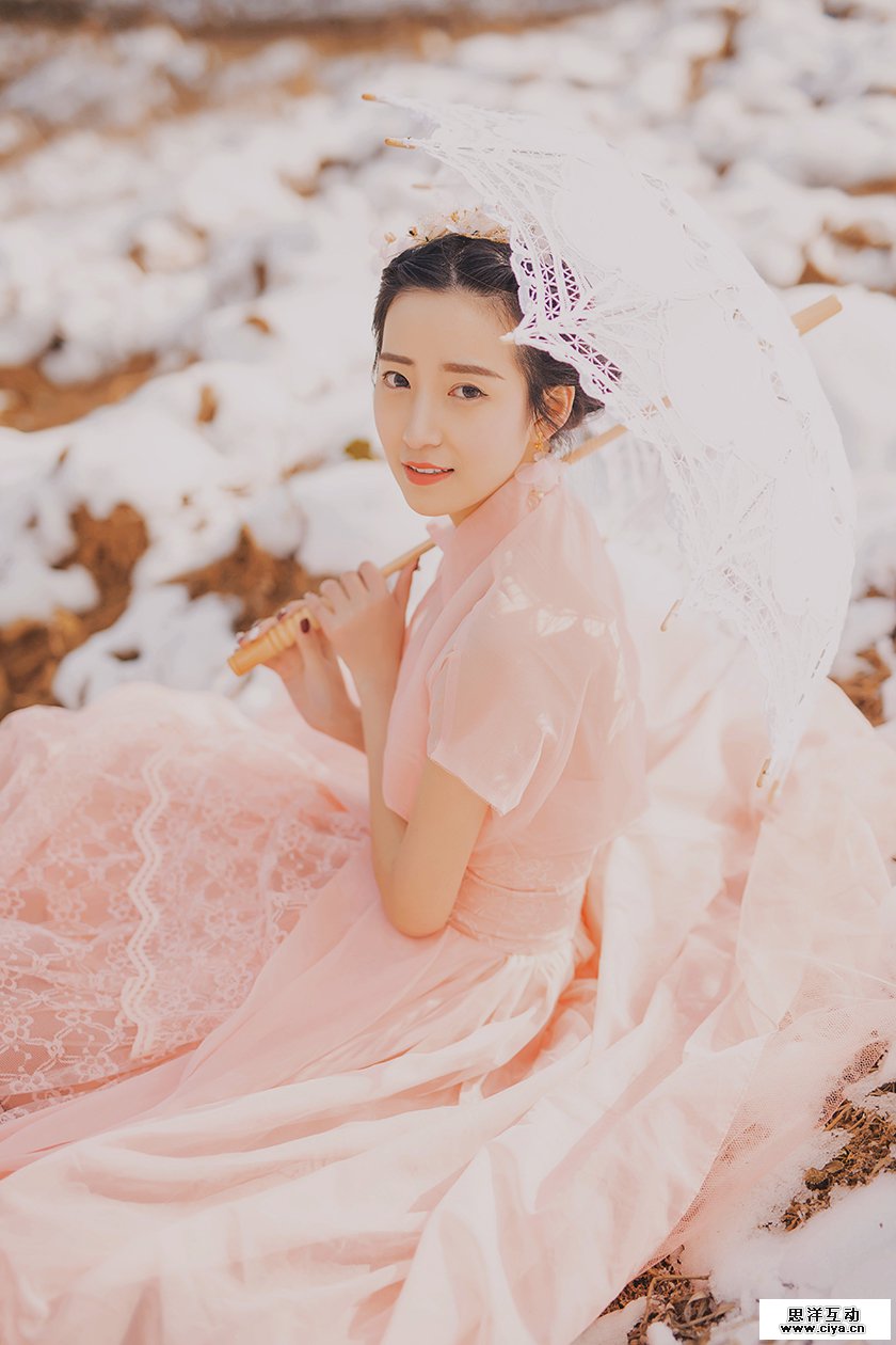 查看《The snow girl》原图，原图尺寸：840x1260